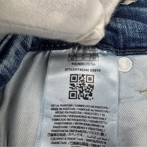 Guess Bermuda Washed Denim Shorts Women’s US Size 30 Y2K Inspired Blokecore - Picture 4 of 11